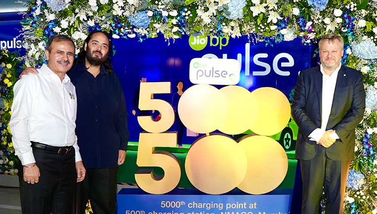 Anant Ambani , Murray Auchincloss inaugurate Jio-bp’s 500th EV-charging station 