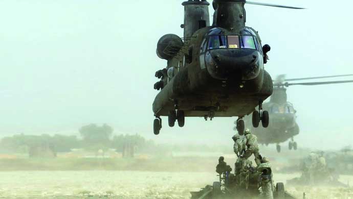 M777 lifted by Chinook; Pic courtesy BAE Systems