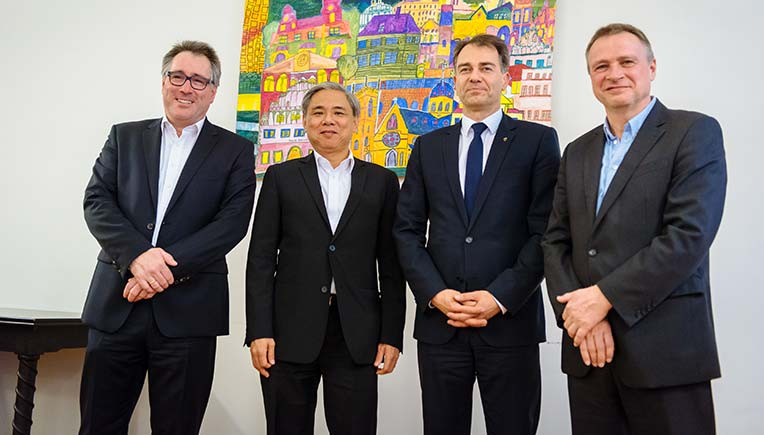 Tan Choon Lim, Chairman of the Board,  , Desay SV' and Dr. Michael Weber, Managing Director, ATBB met with Peter Kleine, Mayor of Weimar.