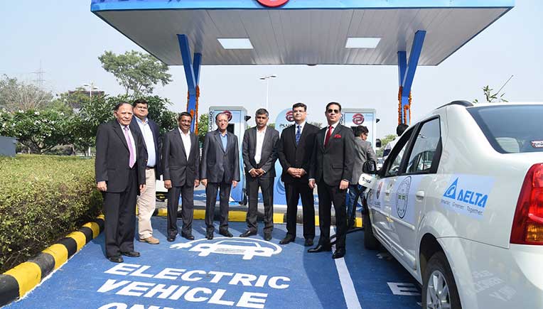 Electric vehicles start-up EV Motors India has joined hands with DLF, Delta Electronics India and ABB India to launch of its first public EV charging outlet ‘PlugNgo’.
