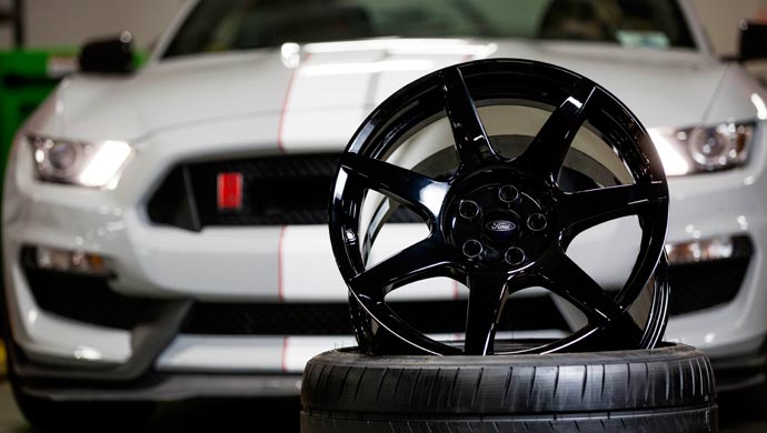 Carbon fibre wheel for Ford Shelby GT350R
