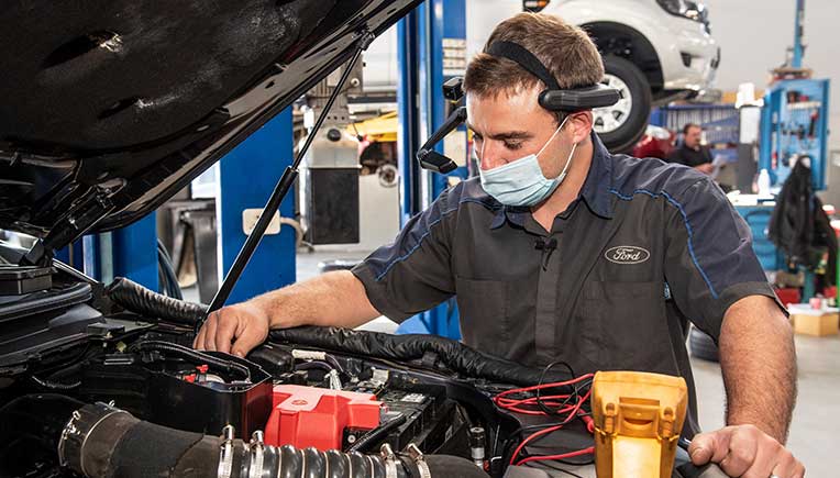 Ford technicians using TeamViewer frontline augmented reality 