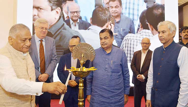 Union Minister for Road Transport and Highways Nitin Gadkari and Minister of State for Road Transport & Highways and Civil Aviation, General (Retd.) V.K. Singh, at the launch of Bharat NCAP 
