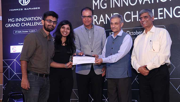 Rajeev Chaba, President and MD, MG Motor India awarding the Best Prototype Award Prize Winner Zyme Technologies