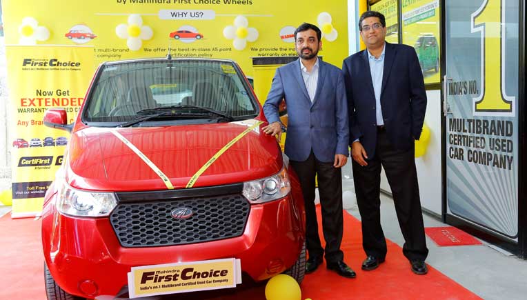 Dr. Nagendra Palle, MD & CEO, Mahindra First Choice Wheels (right) and Mahesh Babu, CEO, Mahindra Electric Mobility Ltd