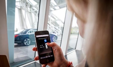 Daimler, Bosch working on valet parking via Smartphone