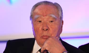 Suzuki fuel mileage scandal sees Osamu Suzuki stepping down