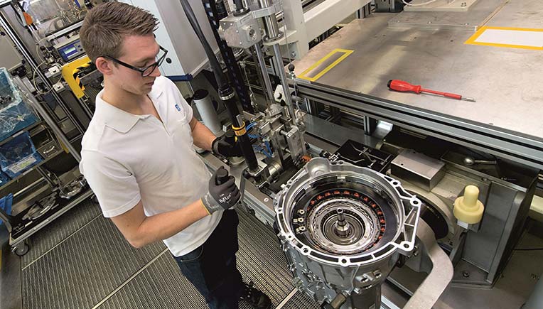 ZF’s enhanced 8-speed automatic transmission will start production at its Saarbrücken plant in 2022. ZF has received a double digit billion order from BMW AG for this product.