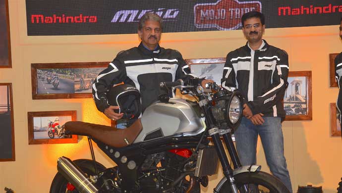 Anand Mahindra, Chairman, Mahindra Group and Vinod Sahay, CEO, Mahindra Two Wheelers at the launch of the Mahindra Mojo Tribe at Delhi Auto Expo 2016