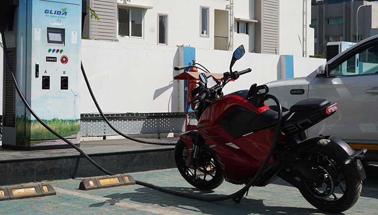 Raptee.HV T30 motorcycle is 1st e-2 wheeler with car charging standard 