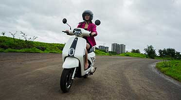 iVoomi Energy unveils JeetX e-scooter with extra power at Rs 99,999