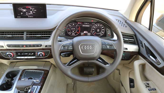 The Audi Q7 cockpit