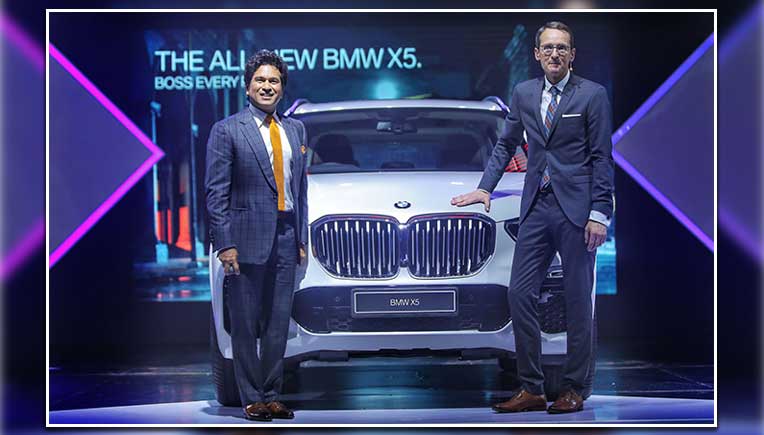 (R-L) Dr. Hans-Christian Baertels, President (act.), BMW Group India and Sachin Tendulkar with the all-new BMW X5