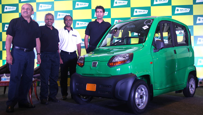 Rajiv Bajaj and his team pose with the new RE 60 named 'Qute'