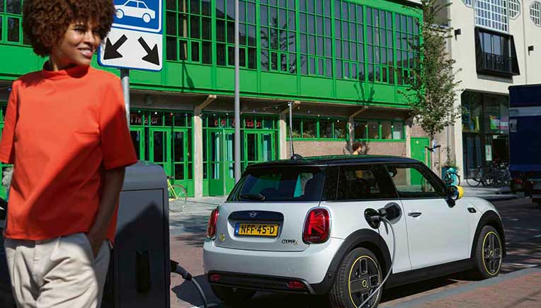 First all-electric Mini 3-door Cooper SE, now with added features