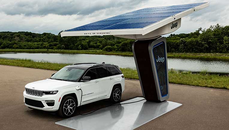 Jeep reveals images of all-new 2022 electrified Jeep Grand Cherokee 4xe