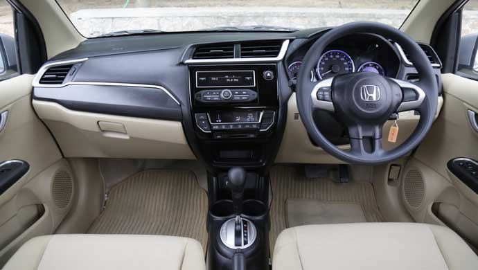Honda Amaze CVT - Neat cockpit