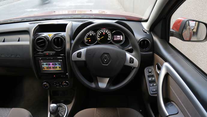 New Renault Duster Easy-R AMT - cockpit