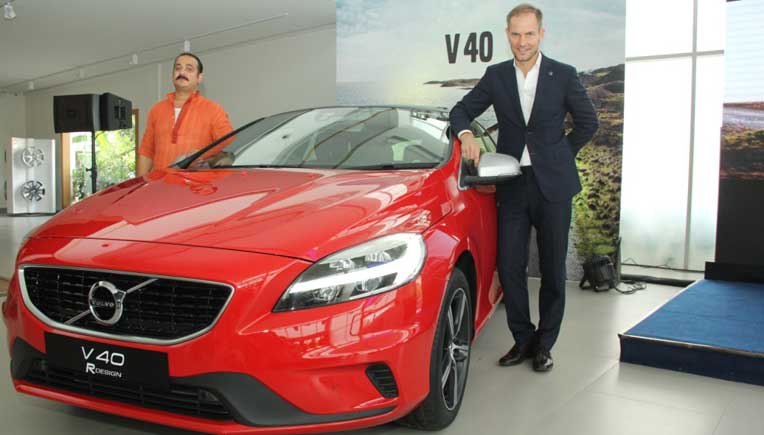 2017 Volvo V40 & V40 Cross Country launched in India for Rs. 25.49 lakh onward