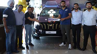 Mahindra hands over Gold Edition XUV700 to Sumit Antil