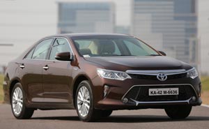 Toyota Camry Hybrid Road Test Review