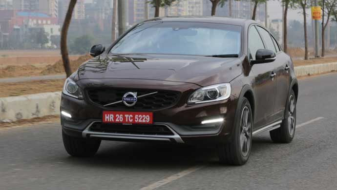 Volvo S60 Cross Country  - Front view