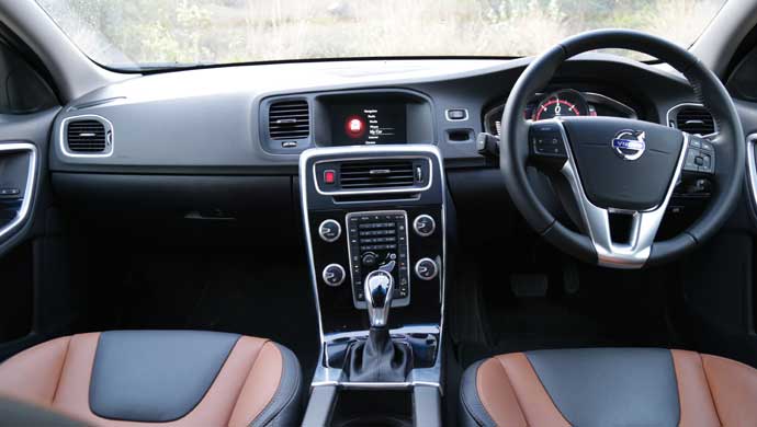 Volvo S60 Cross Country - cockpit
