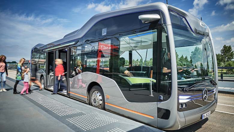 The Mercedes-Benz Future Bus with CityPilot