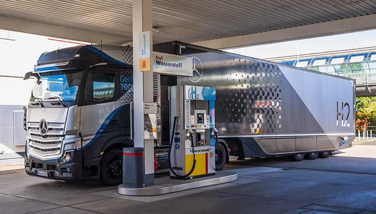 Daimler Truck demonstrates practicality of hydrogen trucks