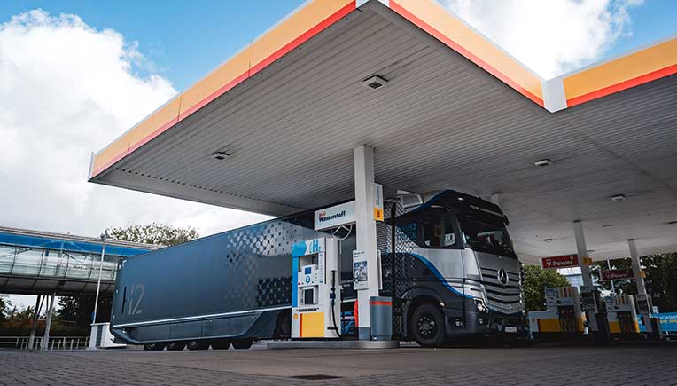 Daimler Truck demonstrates practicality of hydrogen trucks