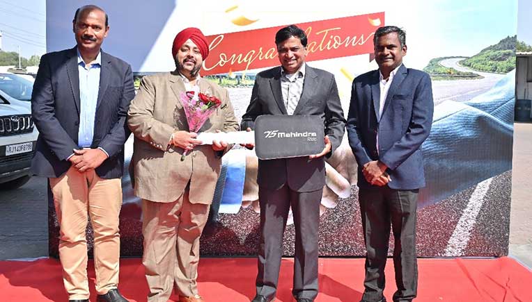 Mahindra commences delivery of 100 Blazo 55T 4X2 to World Wide Movers