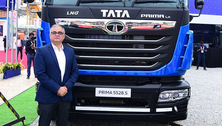 Rajesh-Kaul,-Vice-President-&-Business-Head-_-Trucks, Tata Motors-unveiling-the-Tata-Prima-5528