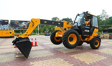 JCB showcases material handling products
