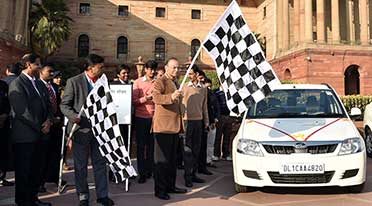 Jaitley inaugurates electric vehicle charging station in North Block; Hands over 15 EVs