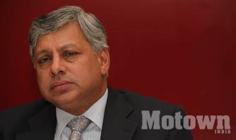 Ravindra Pisharody Executive Director of Tata Motors quits
