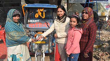 SMV Green Solutions felicitates women e-rickshaw drivers 
