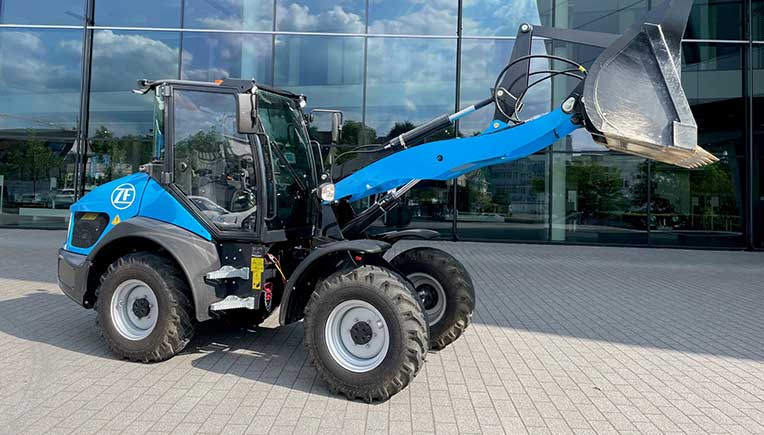 Technology for emission-free construction sites: The electric Yanmar V8e compact wheel loader with the ZF eTRAC drive. Pictures credit: ZF