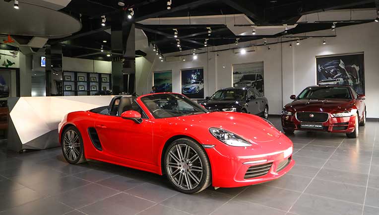 Benefits of purchasing pre-owned luxury cars