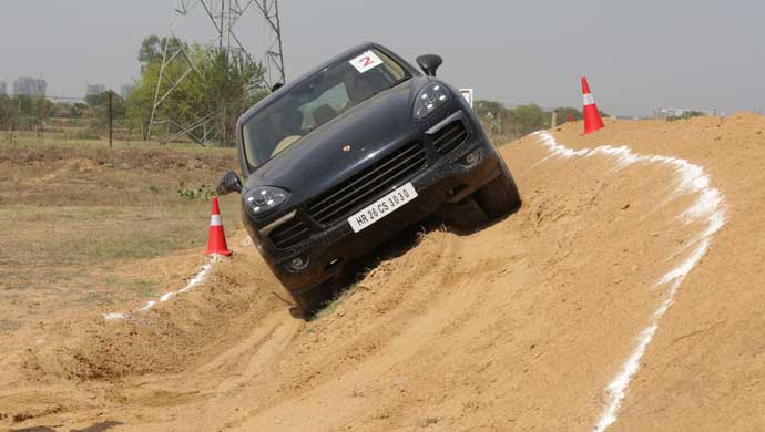 Side inclines are no hurdles for the Porsche cayenne
