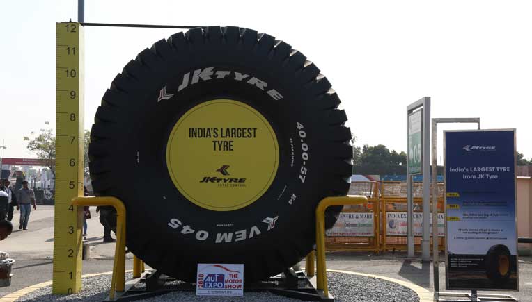 JK Tyre showcases India’s largest tyre at Auto Expo 2018. At about 12 ft from the ground, the Off the Road (OTR) tyre VEM 045 weighs 3.3 Tonnes and is used for heavy duty lifting in mines