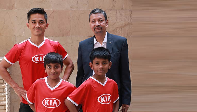 From Left to Right, Sunil Chhetri (Indian Football Team Captain), Manohar Bhat (Head -Sales & Marketing, Kia Motors India), Ms Nathania John K, Master Rishi Tej