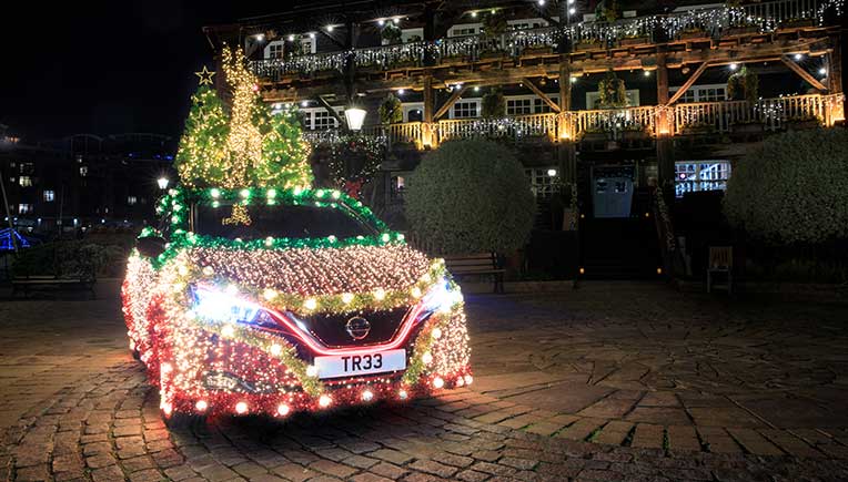 Nissan Leaf becomes sparkling Nissan Christmas Tree