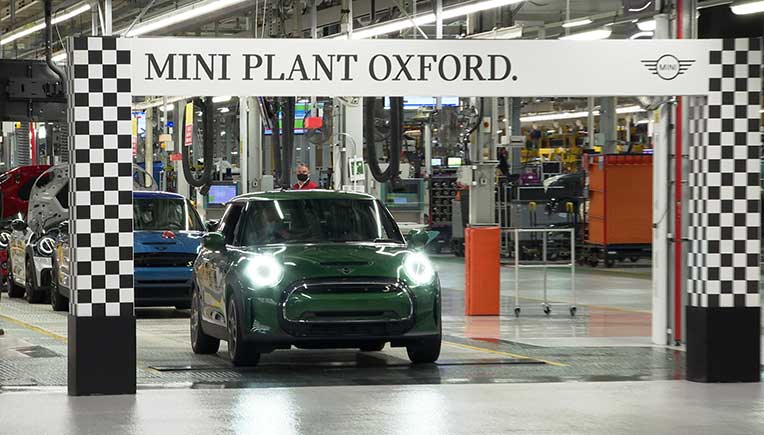 Prince of Wales celebrates 20 years of MINI production at Plant Oxford