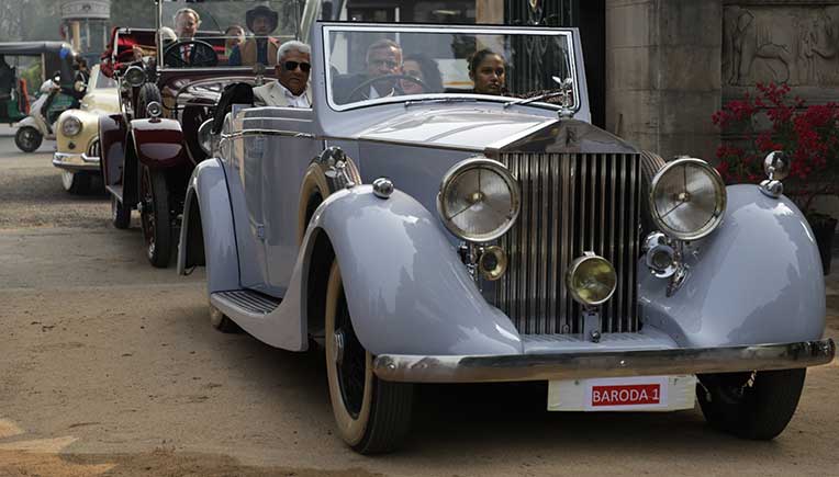 HH-Samarjitsinh-Gaekwad,-Maharaja-of-Baroda,-HH-Radhikaraje-Gaekwad,-Maharani-of-Baroda-in---1938-Rolls-Royce-25-30-drived-by-Madan-Mohan
