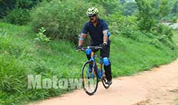 Road Surfing with Rs 52,900 Firefox Surfelo bicycle