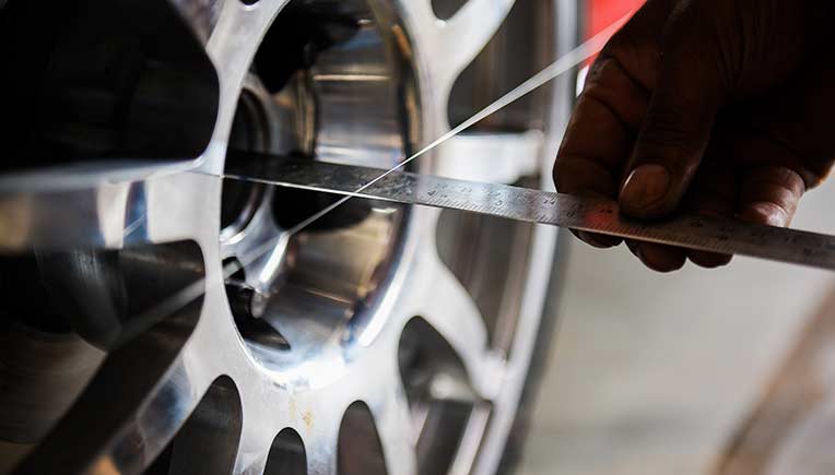 The forged alloy wheels has the benefit of a stronger structural rigidity with an un-sprung weight benefit of about 1.5 to 2 kilograms per wheel over a standard cast wheel.