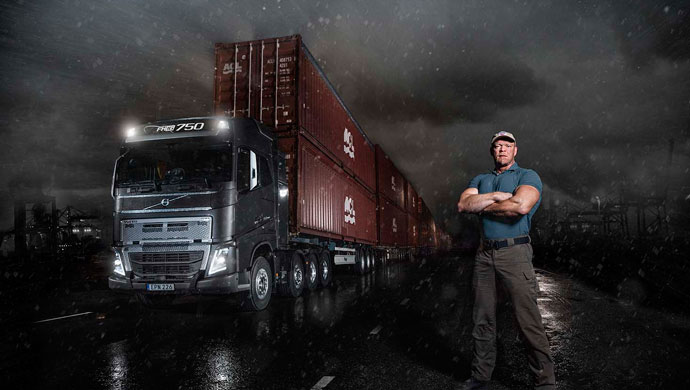 World’s Strongest Man champion Magnus Samuelsson with the Volvo truck