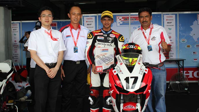 Hari Krishnan with Honda officials