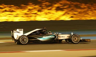 Hamilton wins in Bahrain as Raikkonen takes 2nd for Ferrari