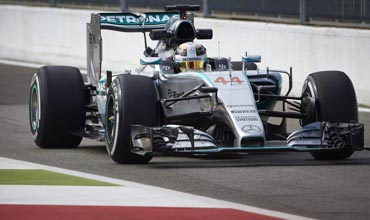 Lewis Hamilton victorious in Monza; Raikkonen ruins start